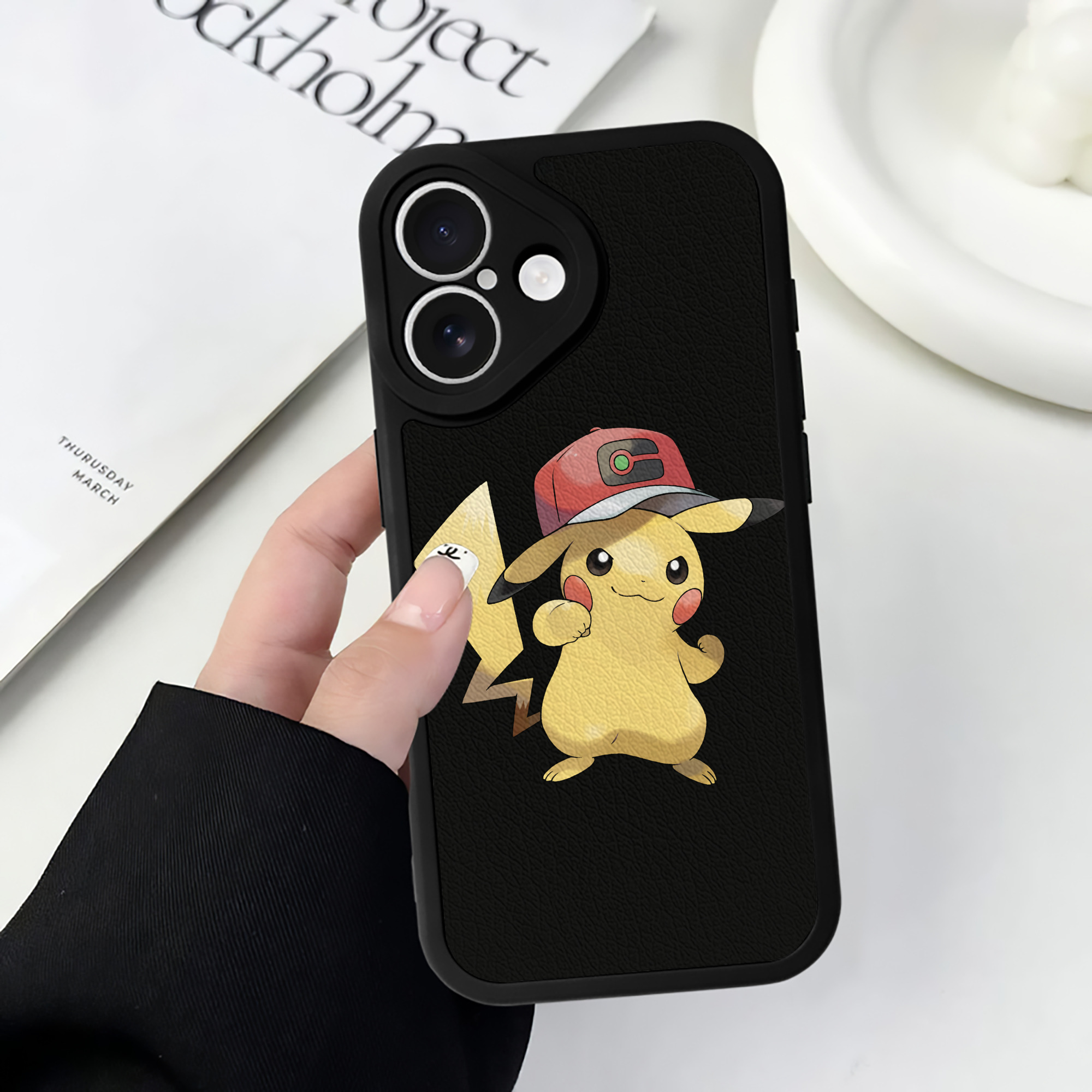（画像用） ポケットモンスター Pokémon 【iPhone 16シリーズ対応】シリコンスマホケース（レザー調） 材質：シリコン